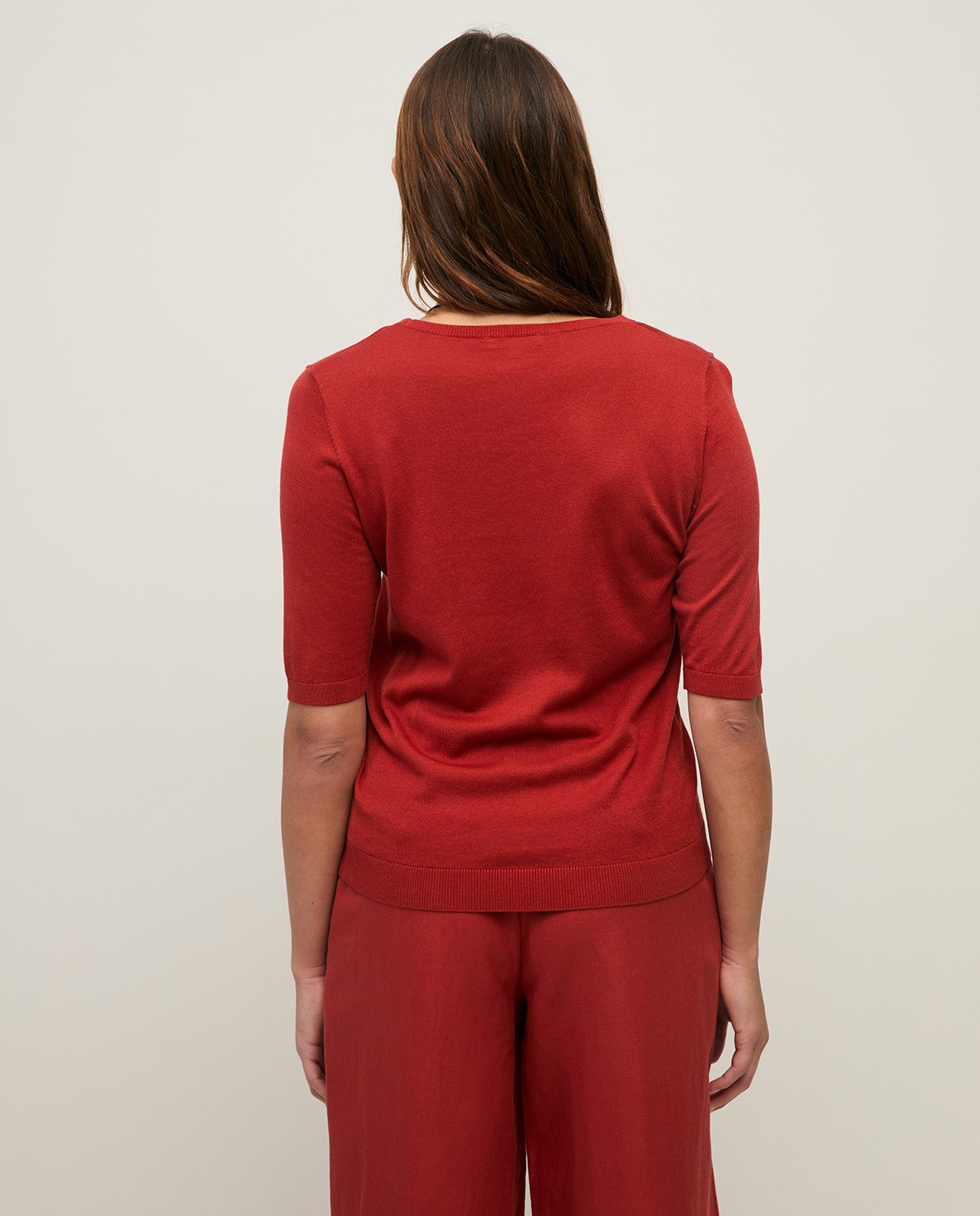 Short Sleeve Sweater with Round Neckline