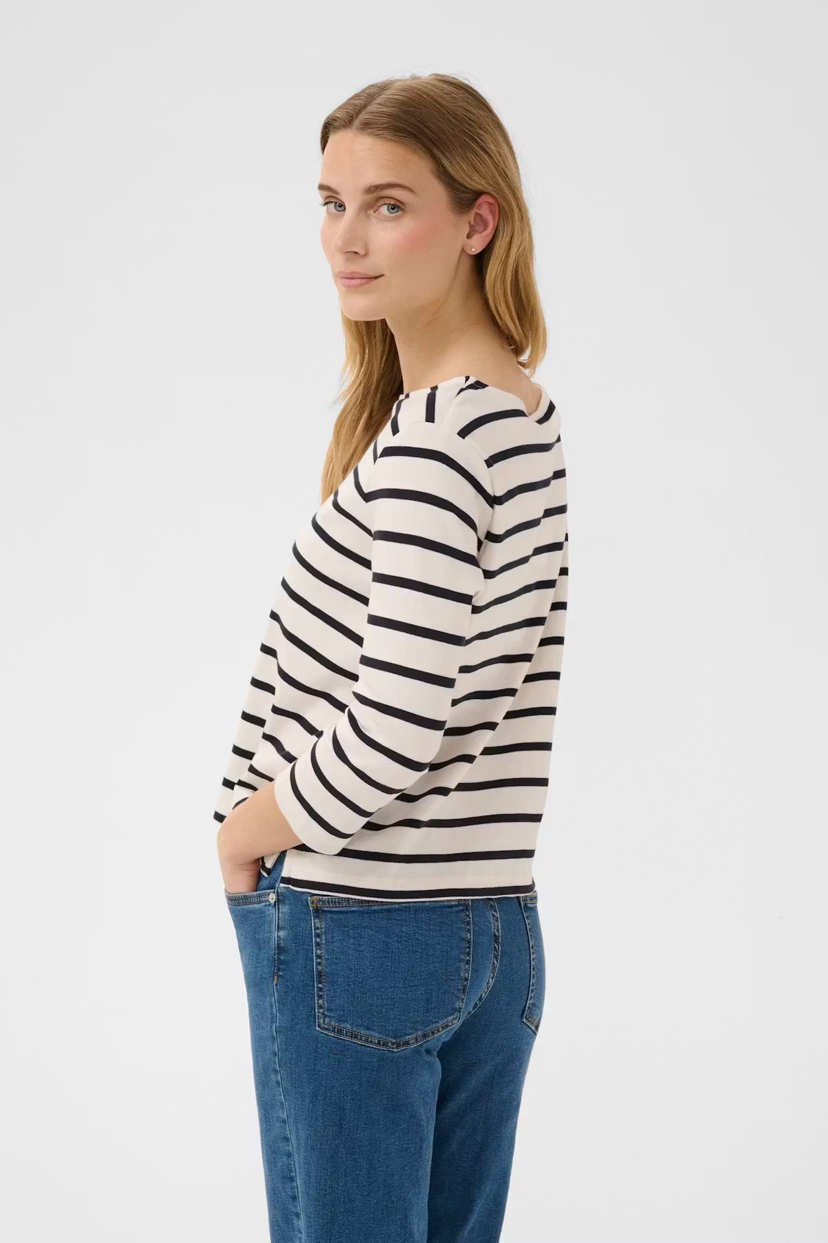 Nela T-Shirt