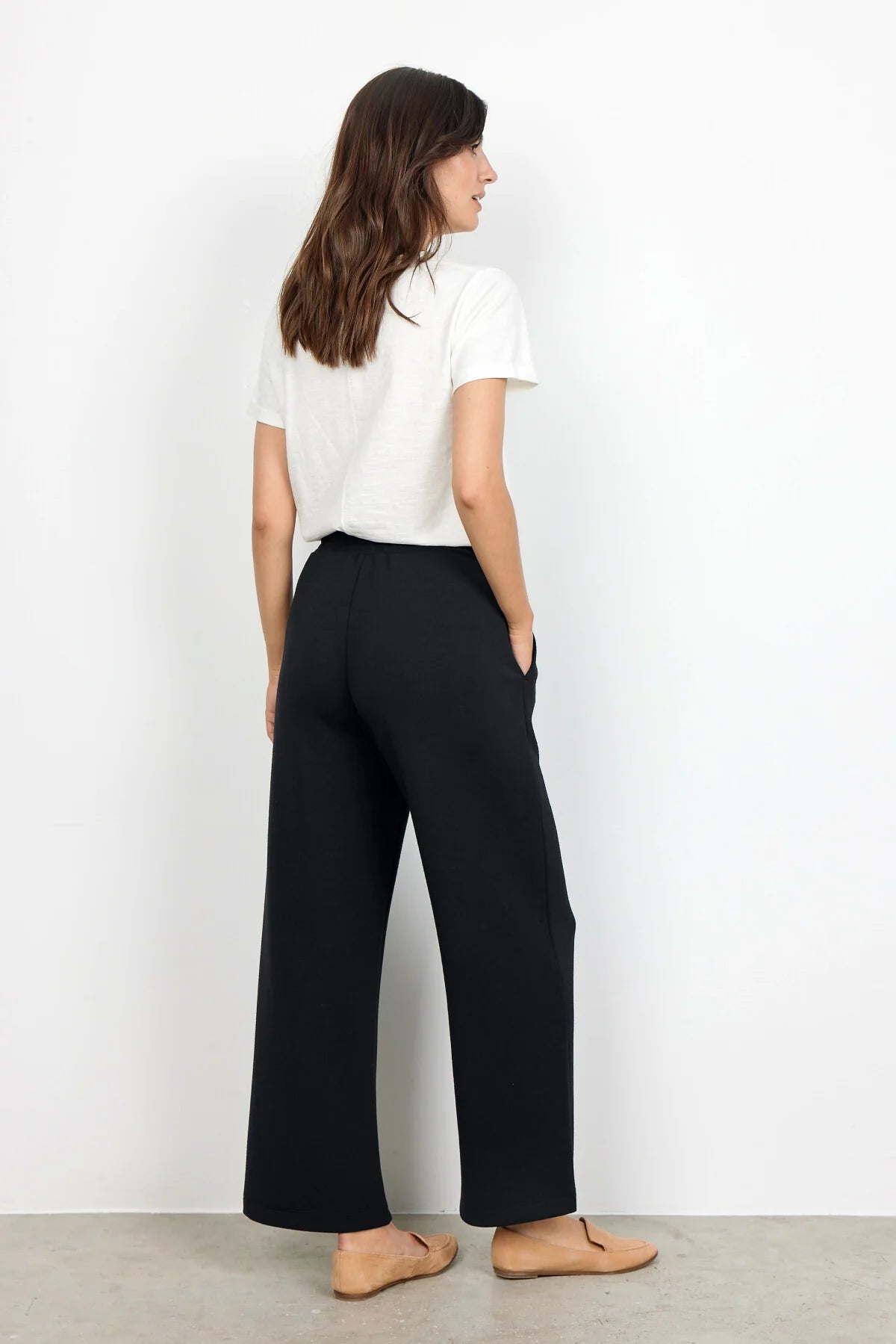 Banu 33 Pant