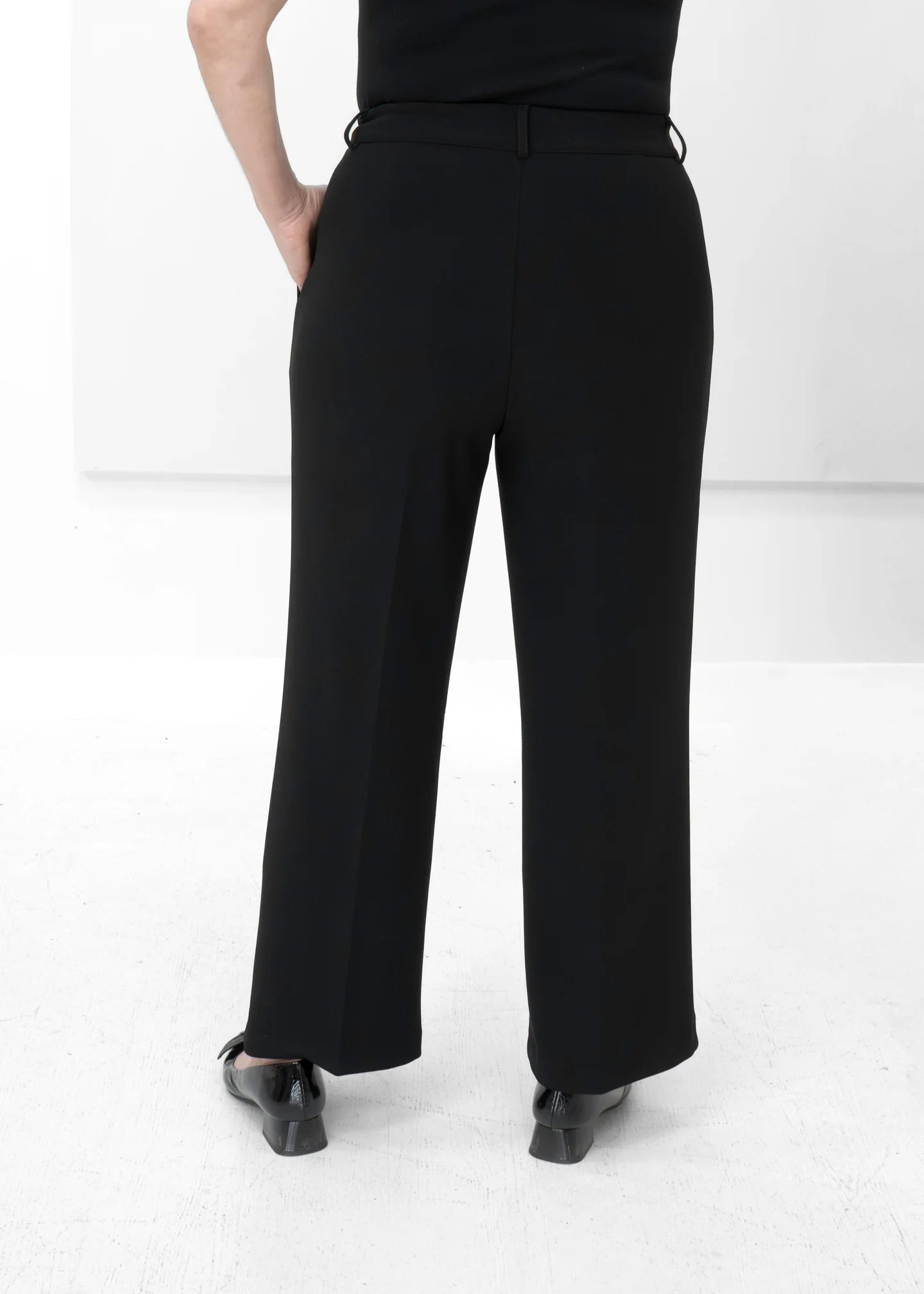 Jolie Crepe 28" Paris Ankle Trouser