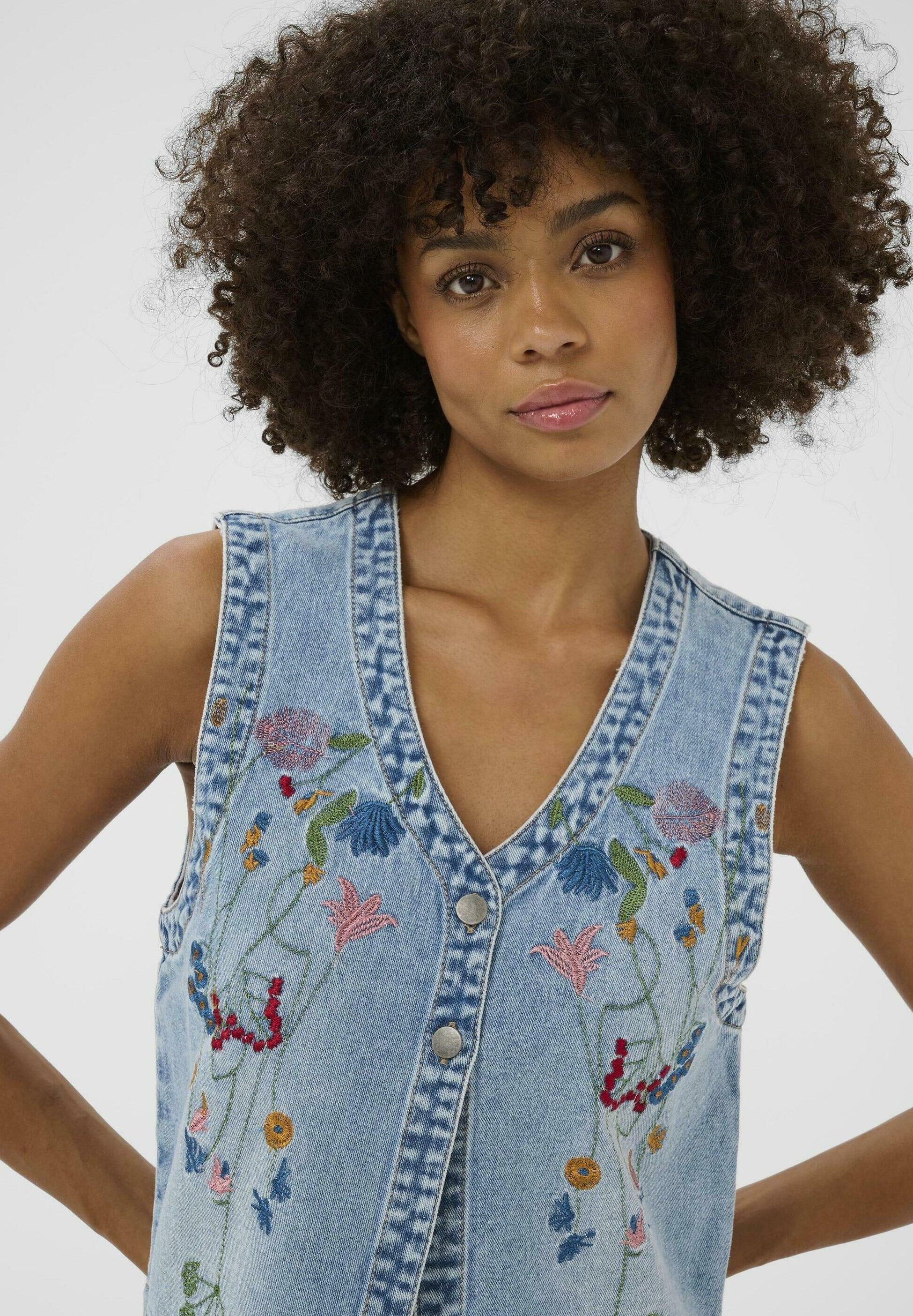 Tiala Aniceta Emroidery Waistcoat