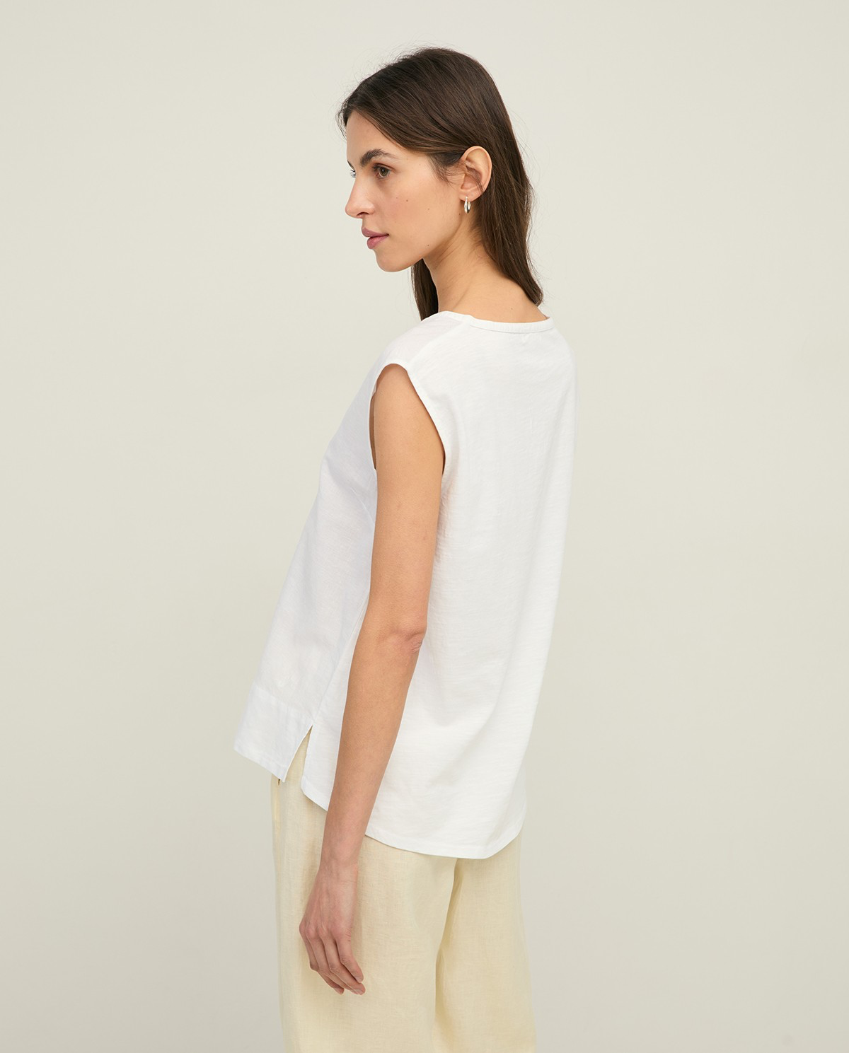 Sleeveless Linen and Cotton Blouse
