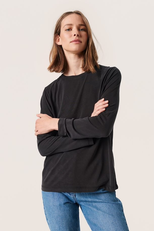 Columbine Loose Fit Long-Sleeve