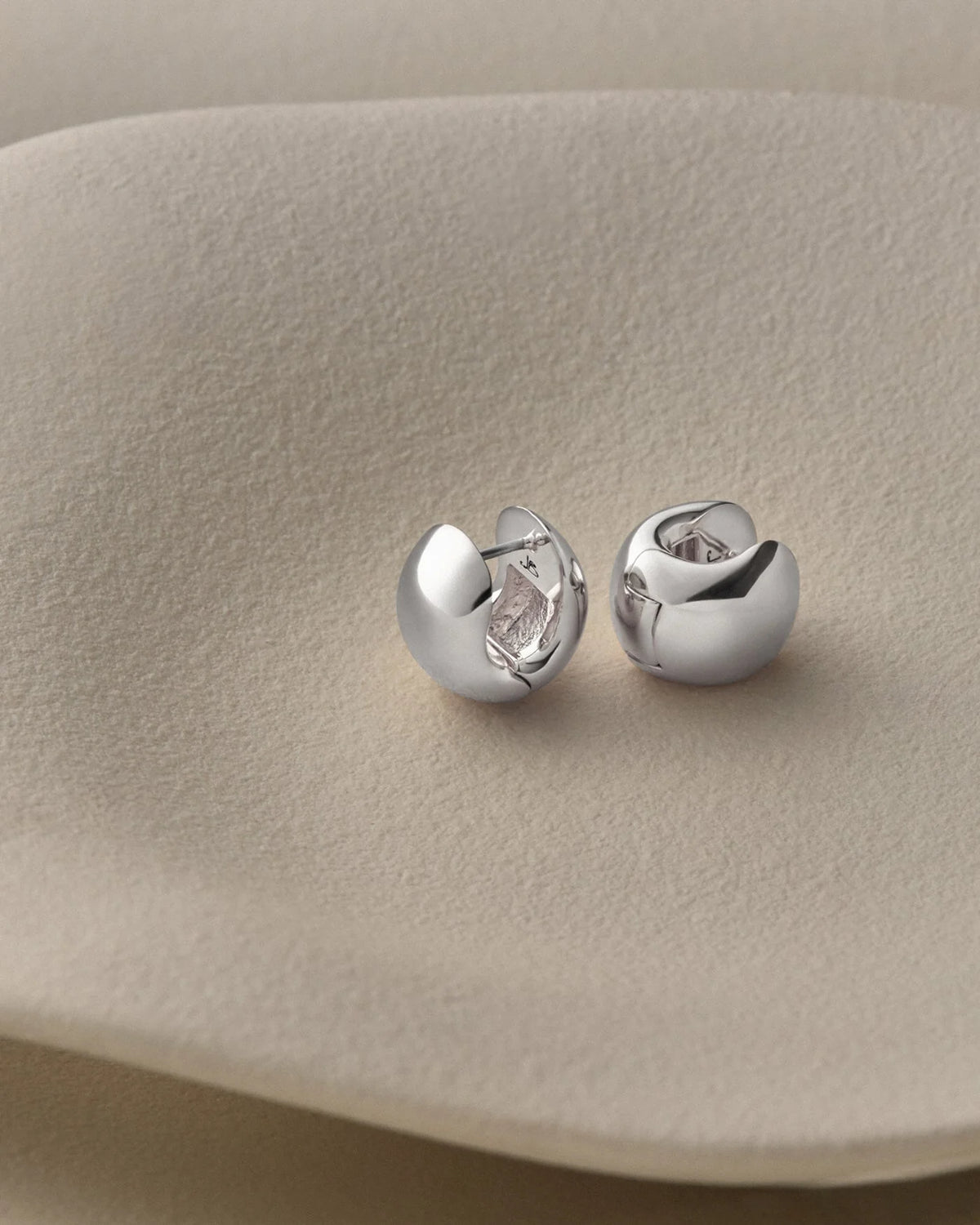 Mini Gemma Hoops
