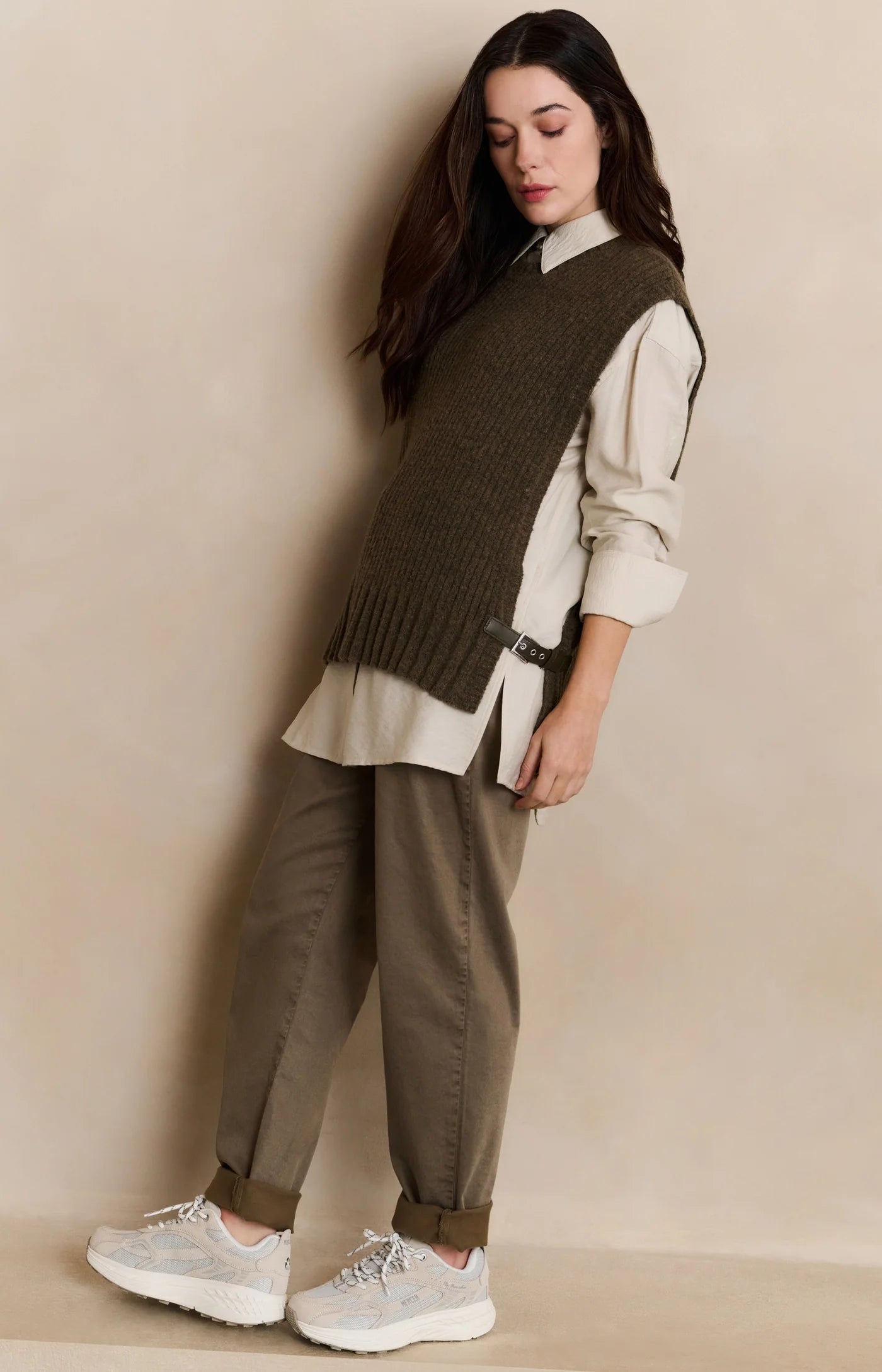 Ribbed Sleeveless Sweater w Side Buckle