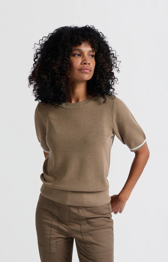Ribbed short sleeve sweater
