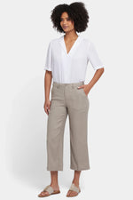 Wide Leg Cargo Capri Pants