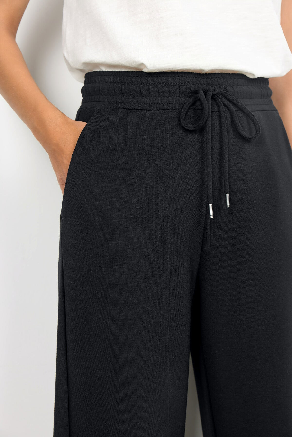 Banu 33 Pants-Black