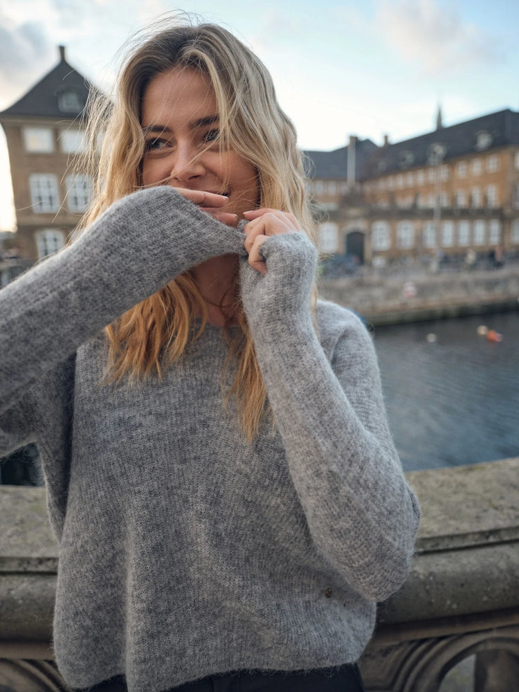 Thora V-Neck Knit
