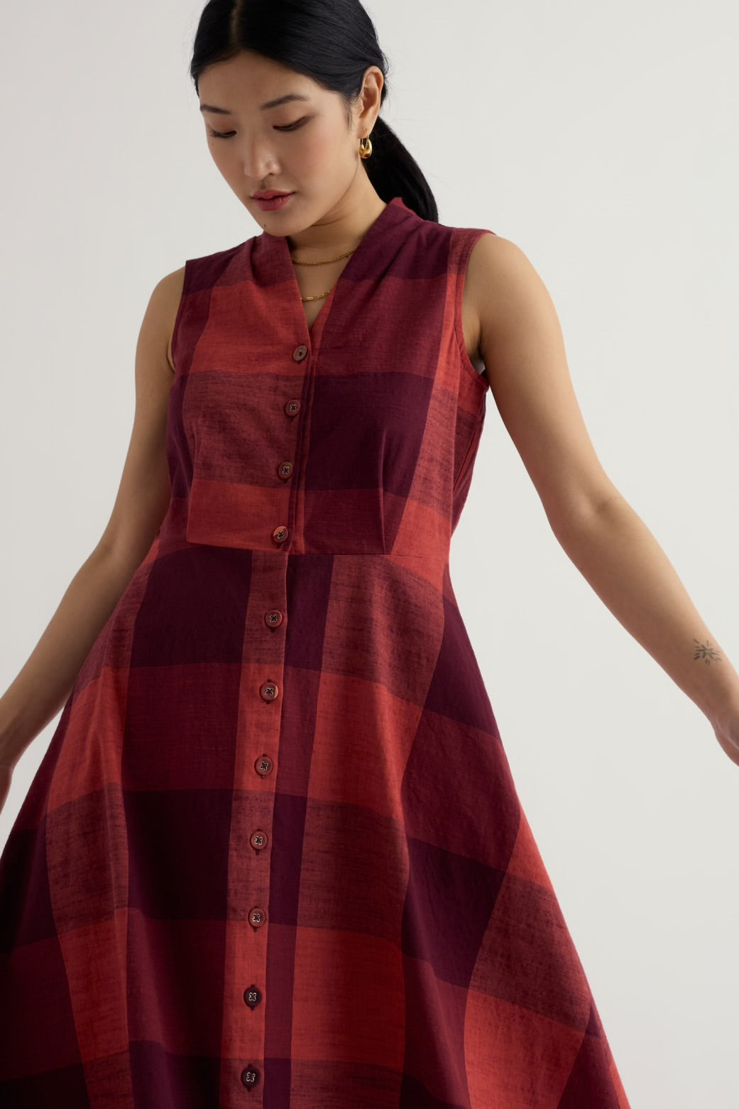 Carved Wood Yarn Dyed Sleeveless Dress