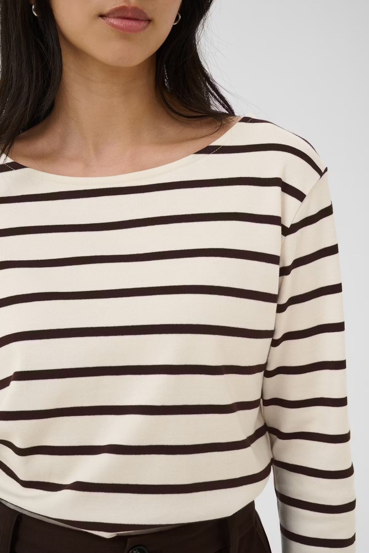 Nela T-Shirt