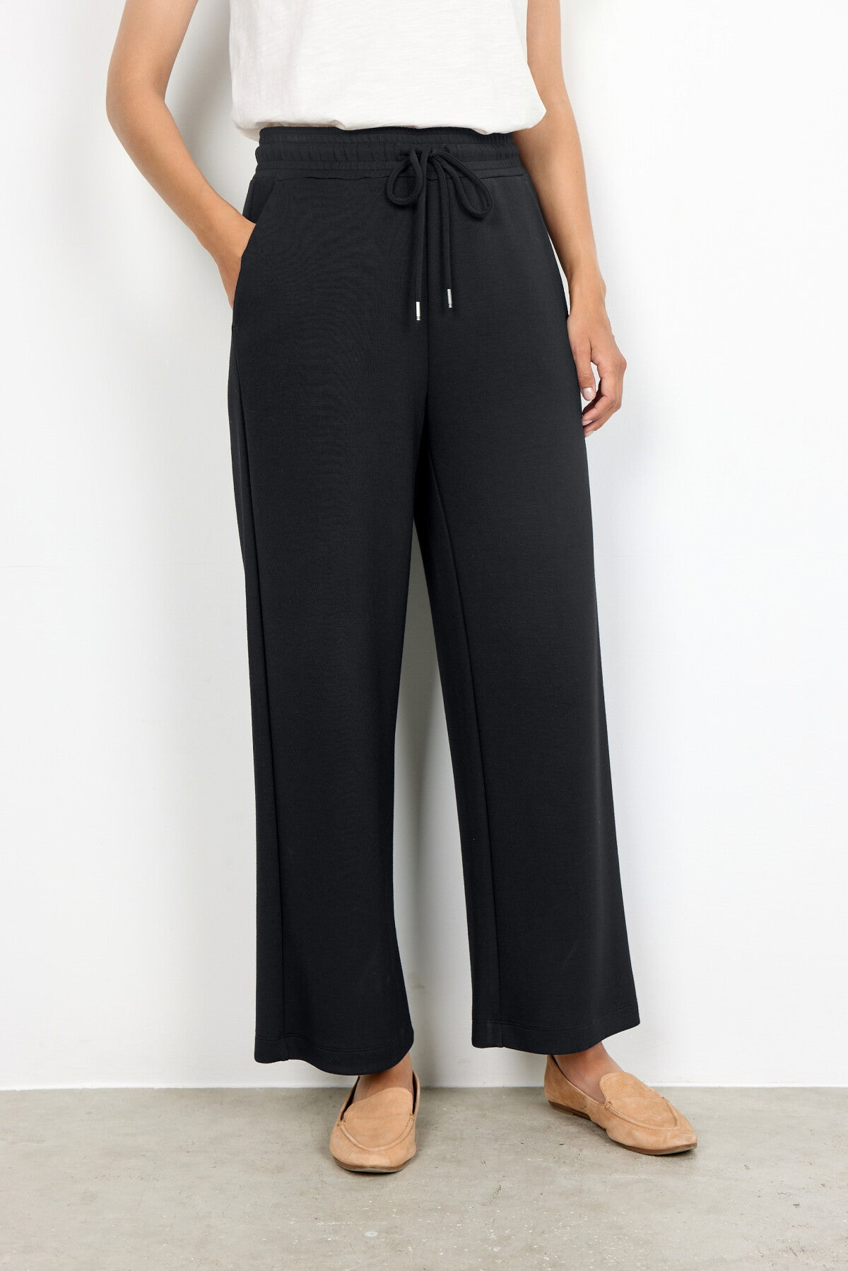 Banu 33 Pants-Black