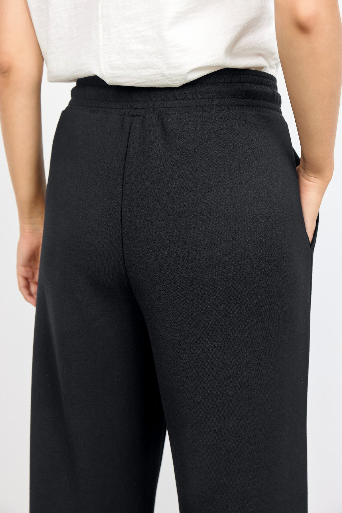 Banu 33 Pants-Black