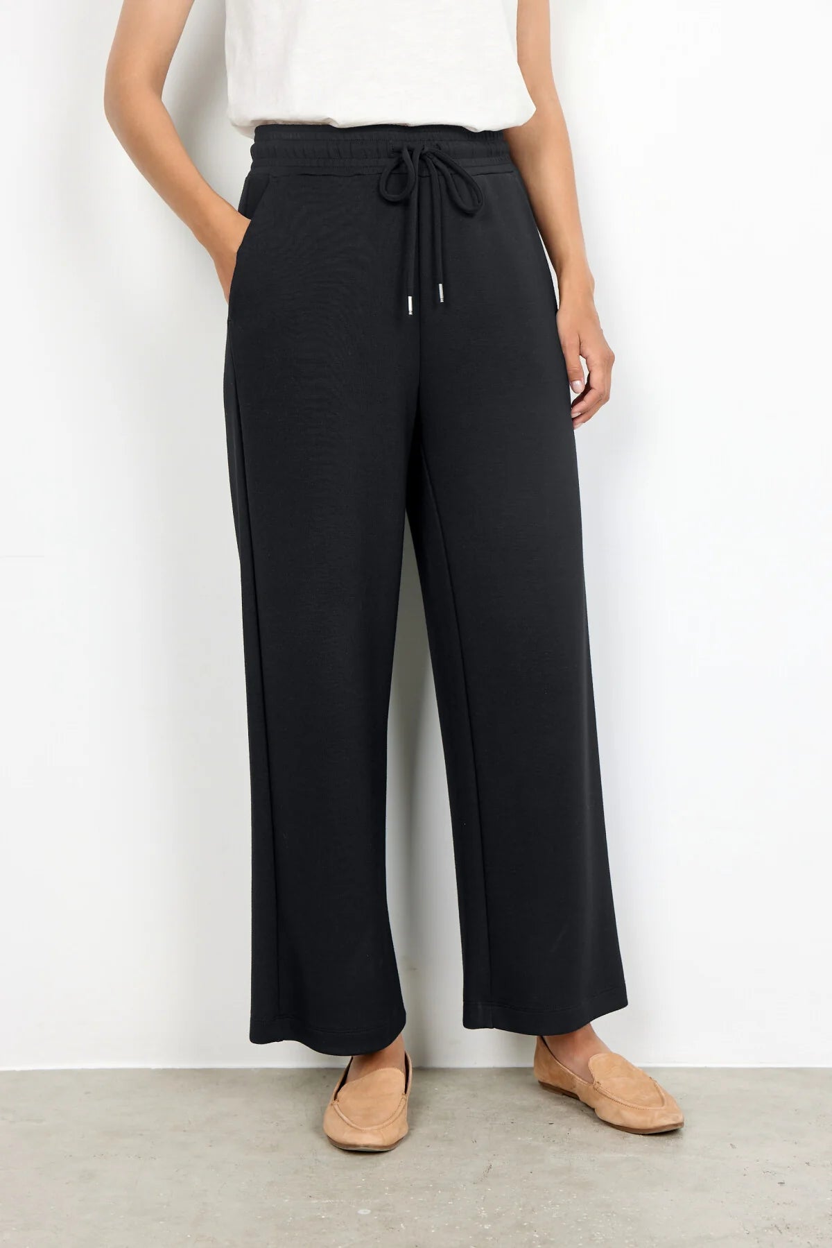 Banu 33 Pant