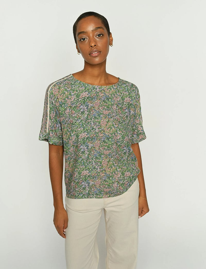 Palma Flowish Orchid Blouse