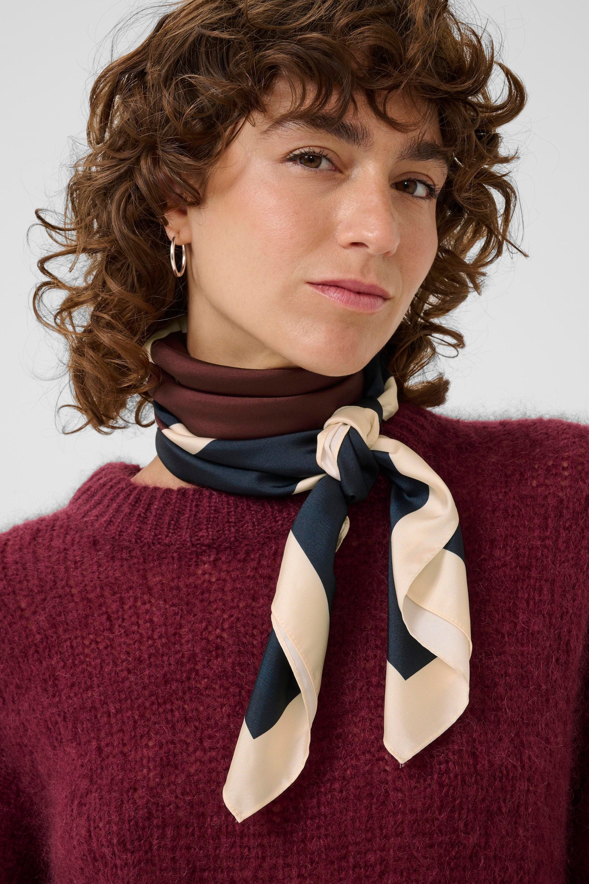 Namira Scarf