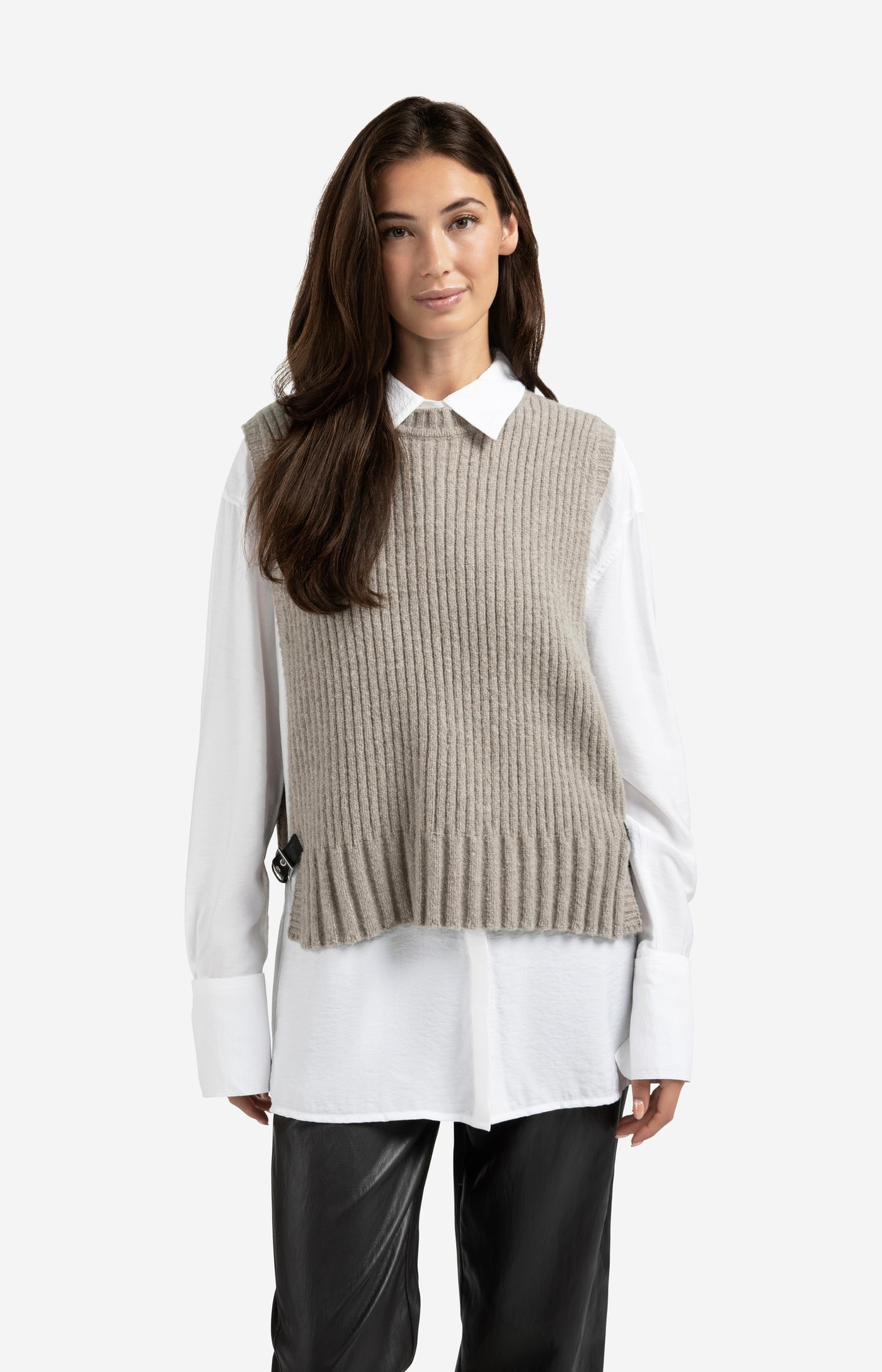 Ribbed Sleeveless Sweater w Side Buckle