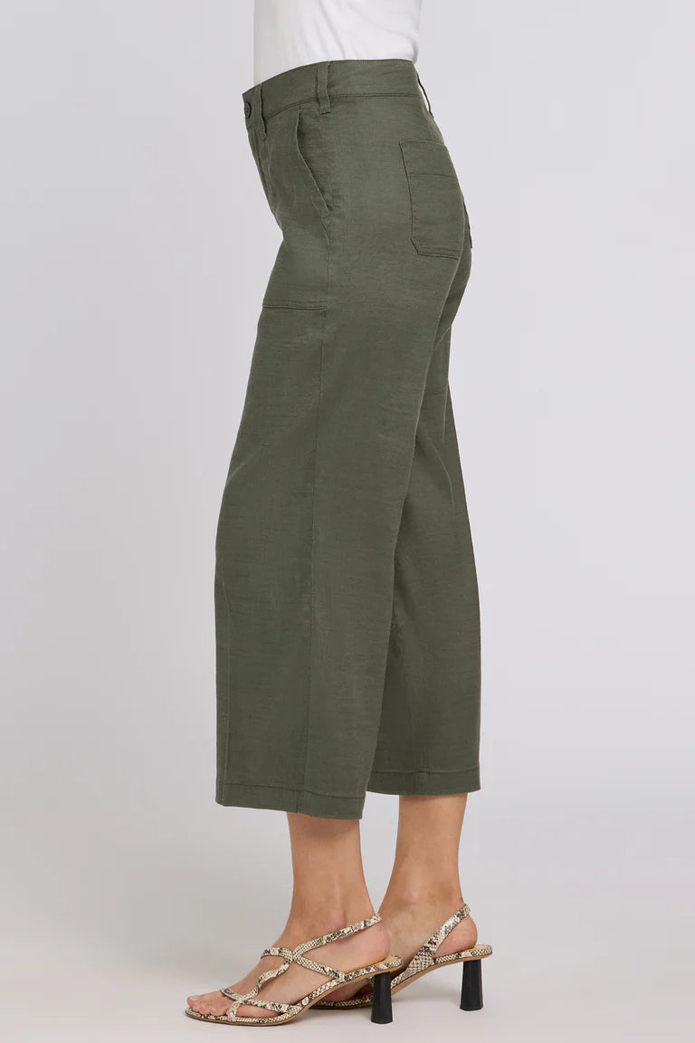 Wide Leg Cargo Cropped Pant