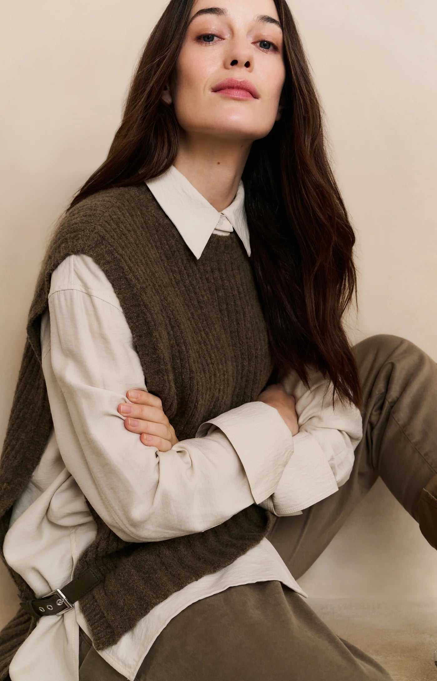 Ribbed Sleeveless Sweater w Side Buckle