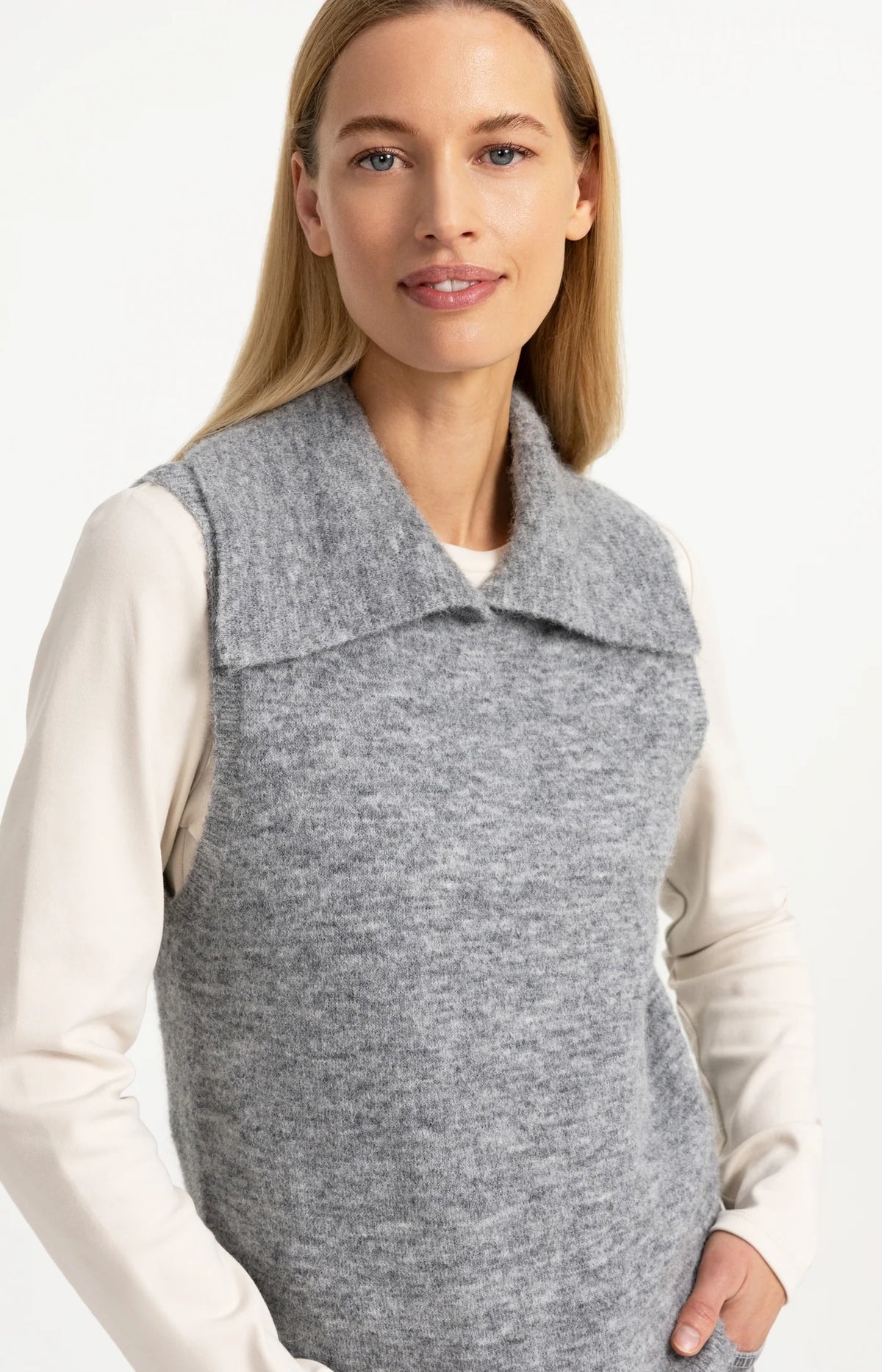 Sleeveless Knitted Top with Collar