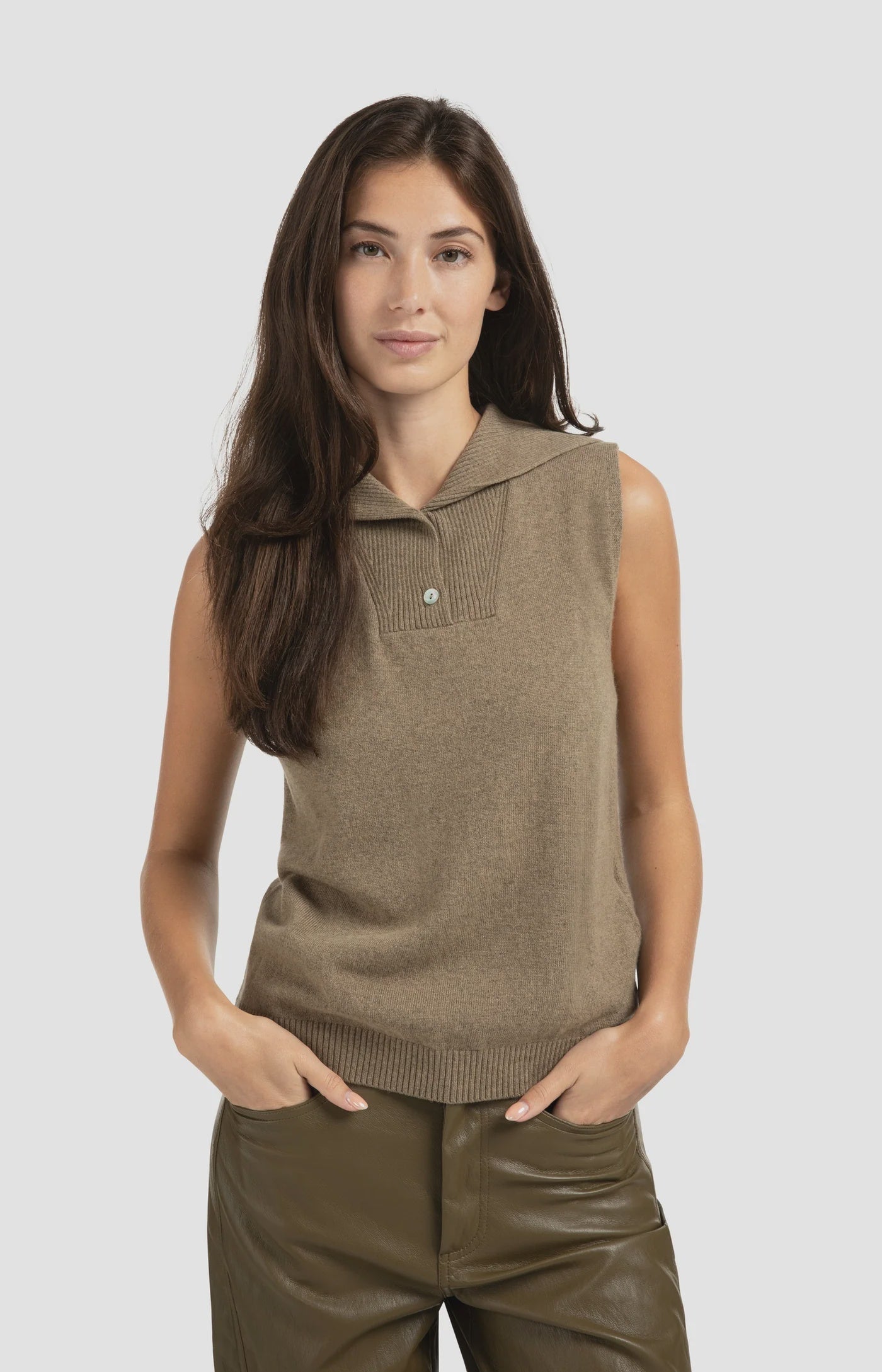 Sleeveless Knitted Top with Collar